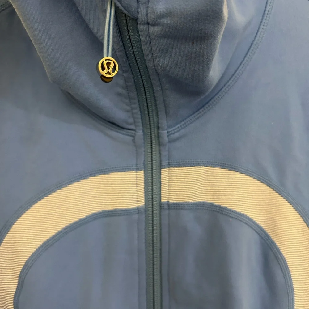 Lululemon Women's Blue Zip Up Athletic in stride Jacket size 10 - Picture 9 of 11